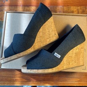 NWOT. TOMS Women's Wear Good Black Cloth Open Toe Wedge Sandal Size 7.5